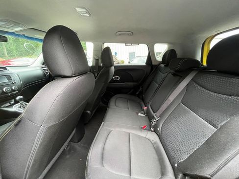 Used 2016 Kia Soul + FWD image 22
