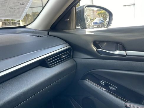 Used 2024 Nissan Altima 2.5 SR FWD image 12