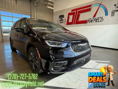 New 2026 Chrysler Pacifica Limited w/ S Appearance Package image 1