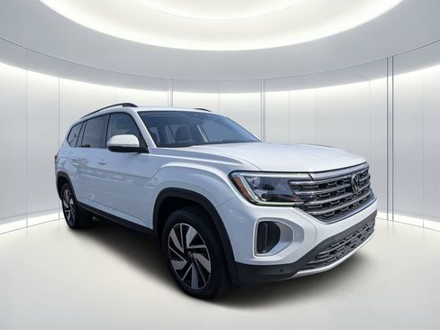 Used 2025 Volkswagen Atlas SE FWD image 1