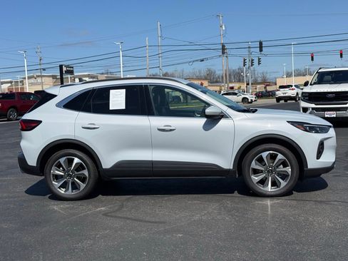 Used 2025 Ford Escape Platinum image 2