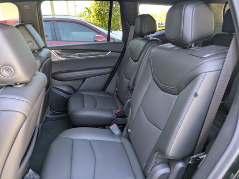 Used 2021 Cadillac XT6 Sport image 16