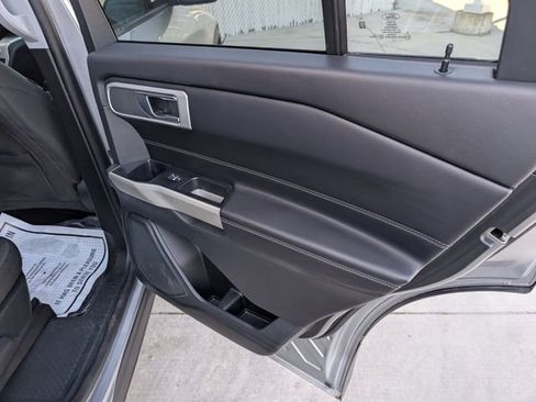 Used 2021 Ford Explorer XLT image 27