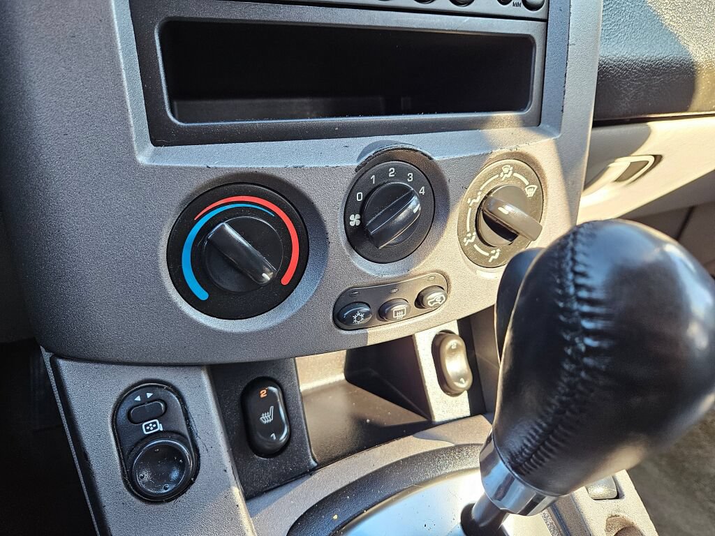 Used 2005 Saturn Vue AWD V6 w/ Comfort Pkg image 23
