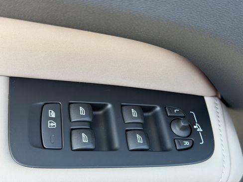 New 2026 Volvo XC60 B5 Core w/ Protection Package image 17