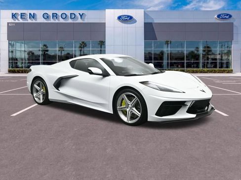 Used 2023 Chevrolet Corvette Stingray Preferred Cpe w/ Z51 Performance Package RWD image 1