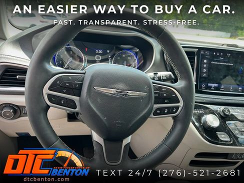 Used 2023 Chrysler Pacifica Touring-L AWD/4WD image 8