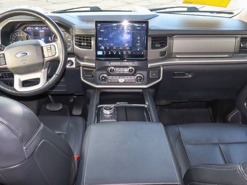 Used 2022 Ford Expedition XLT image 11