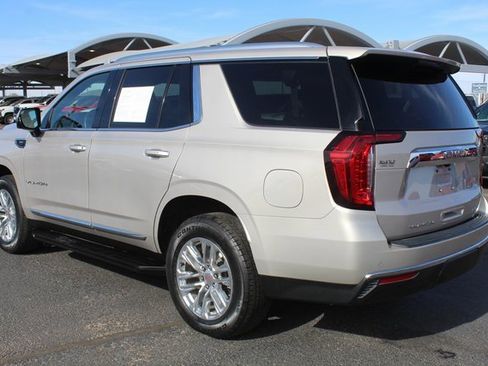 Used 2023 GMC Yukon SLT w/ SLT Luxury Package image 10