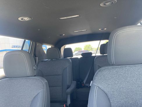 Used 2025 Chevrolet Traverse LT FWD image 13
