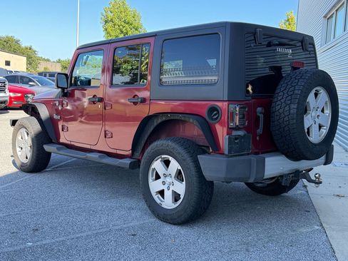 Used 2011 Jeep Wrangler Unlimited Sahara w/ Connectivity Group AWD/4WD image 3