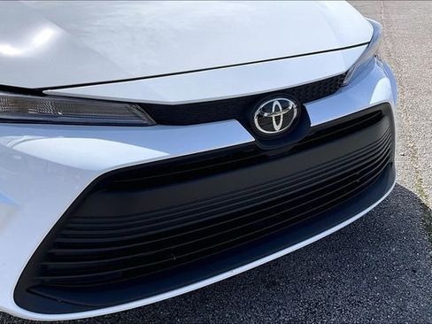 Used 2025 Toyota Corolla LE FWD image 27
