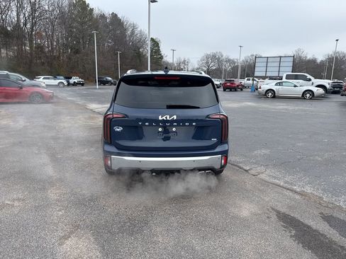 Used 2024 Kia Telluride EX w/ EX Captain's Chair Package image 4