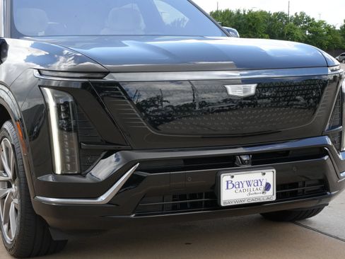 Used 2026 Cadillac Vistiq Sport AWD/4WD image 28