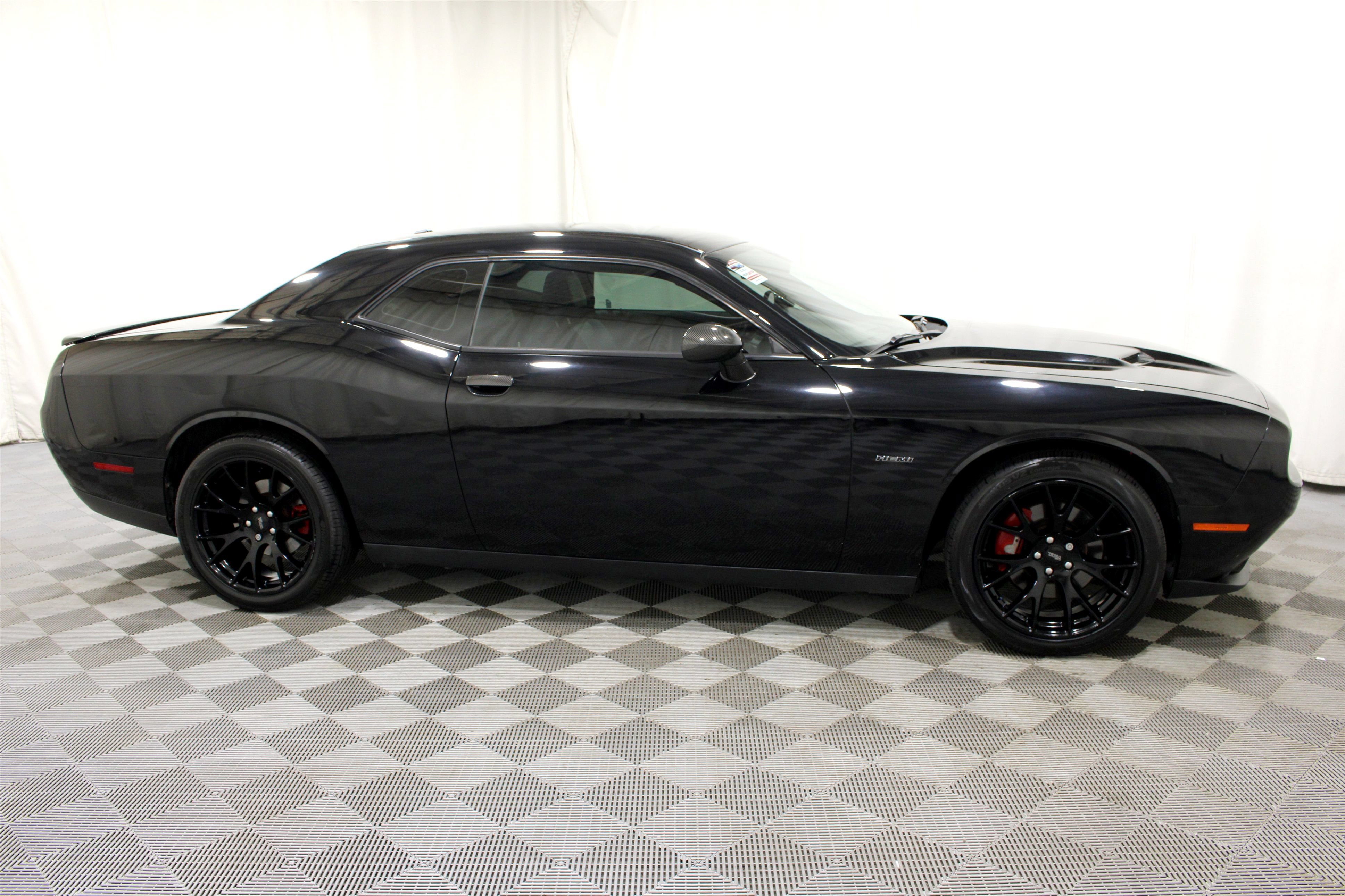 Used 2015 Dodge Challenger R/T w/ Quick Order Package 28B R/T RWD image 22