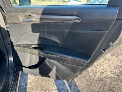 Used 2020 Ford Fusion SEL image 18