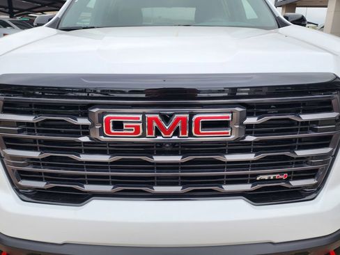 New 2026 GMC Acadia AT4 w/ Luxury Package AWD/4WD image 10