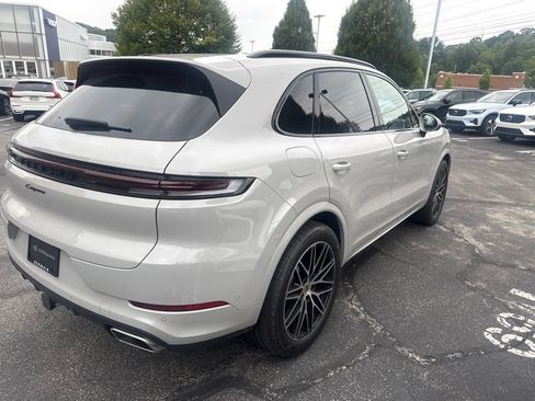Certified 2026 Porsche Cayenne AWD/4WD image 6