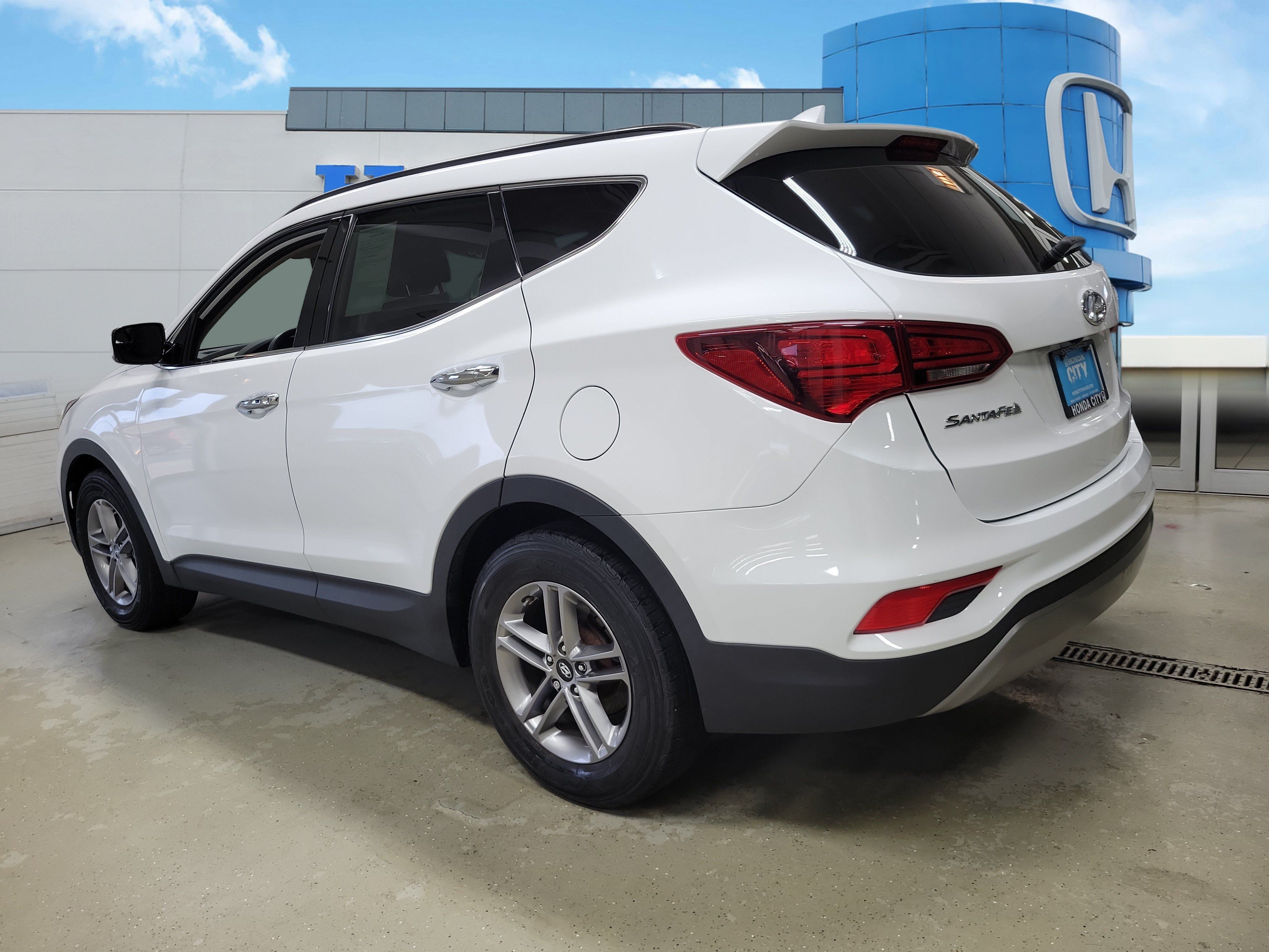 Used 2017 Hyundai Santa Fe Sport w/ 2.4L Value Package 06 FWD image 4