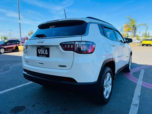 Used 2018 Jeep Compass Latitude w/ Popular Equipment Group AWD/4WD image 5