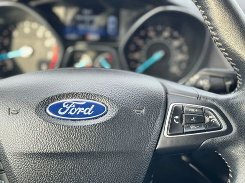 Used 2019 Ford Escape SE FWD image 19
