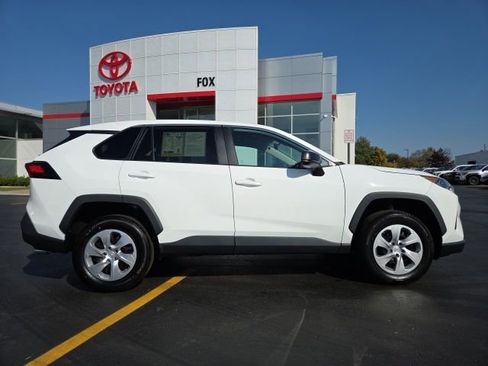 Used 2022 Toyota RAV4 LE image 8