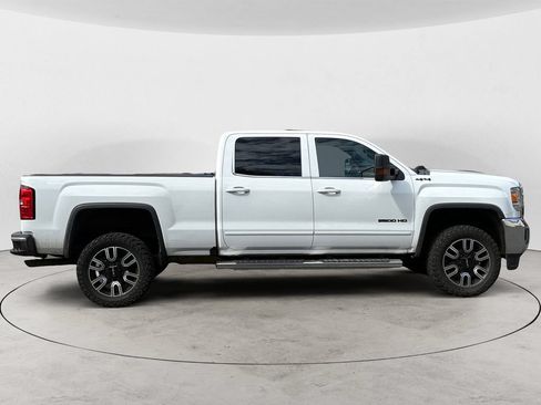 Used 2017 GMC Sierra 2500 SLE w/ HD SLE Preferred Plus Package AWD/4WD image 4