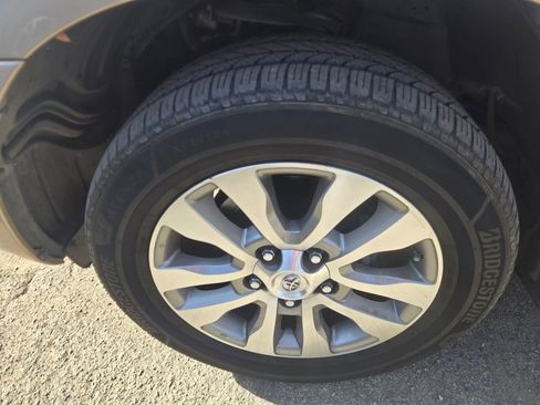 Used 2010 Toyota Sequoia Limited image 29