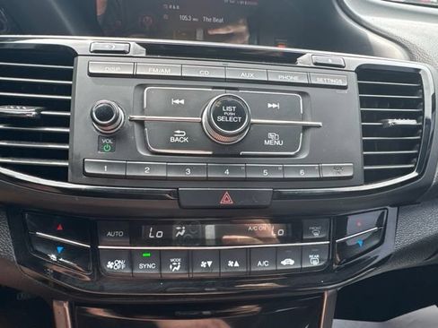 Used 2017 Honda Accord Sport image 18