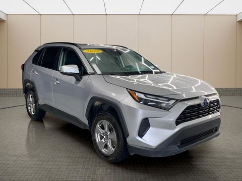 Used 2022 Toyota RAV4 XLE image 7