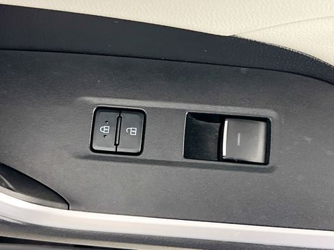 Used 2022 Toyota RAV4 XLE w/ Convenience Package image 32