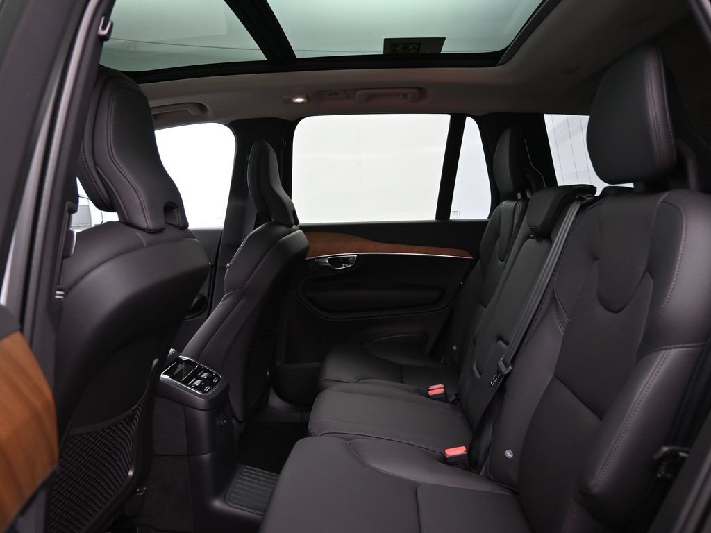 Certified 2025 Volvo XC90 T8 Core w/ Protection Package Premier AWD/4WD image 31