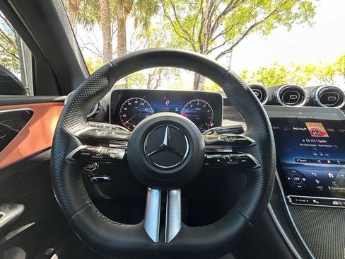 Used 2025 Mercedes-Benz GLC 300 image 19
