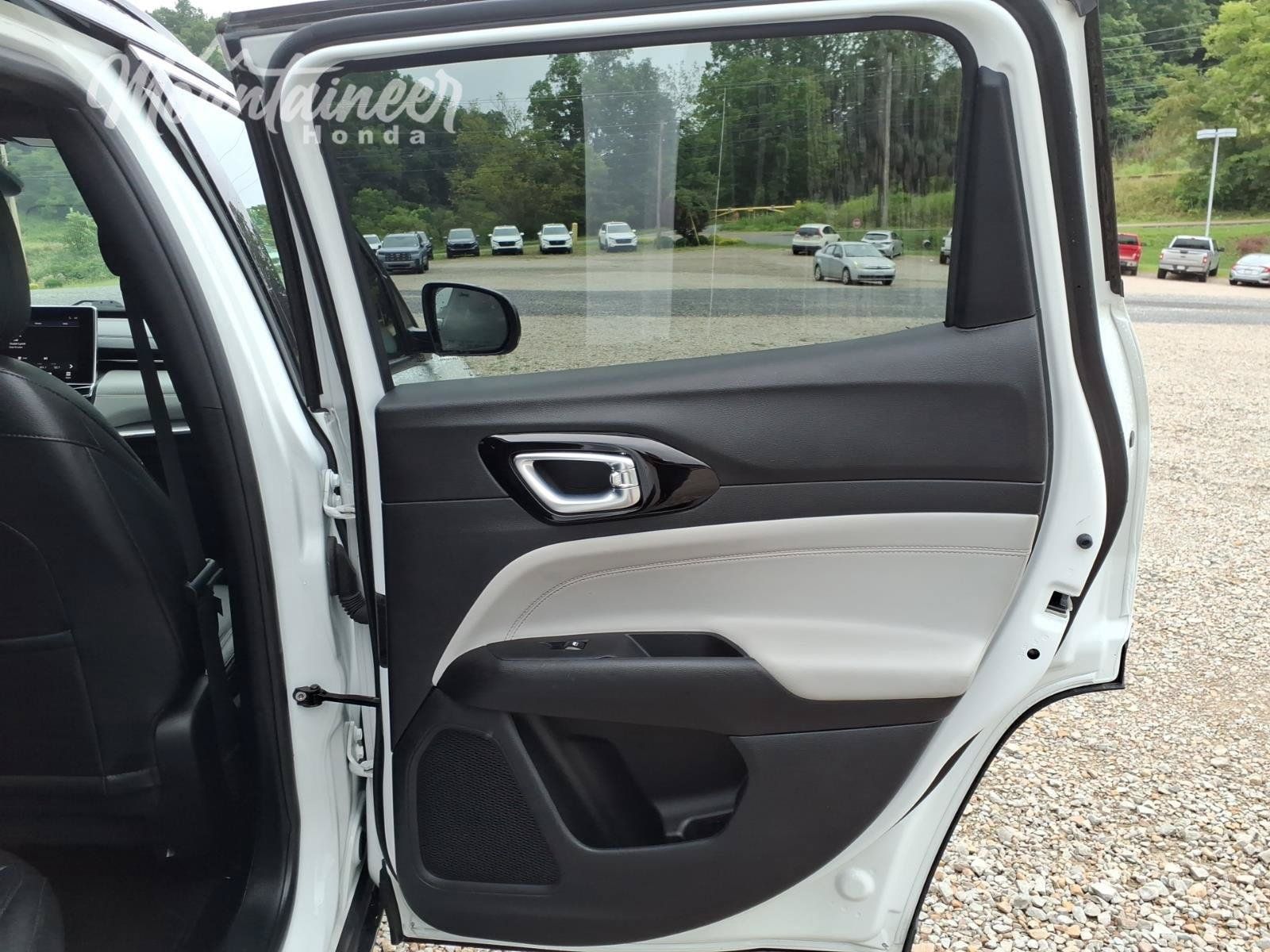 Used 2024 Jeep Compass Limited AWD/4WD image 15