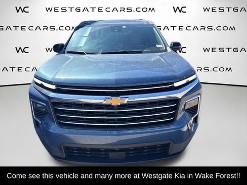 Used 2024 Chevrolet Traverse LT FWD image 2