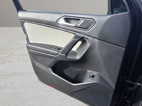 Used 2020 Volkswagen Tiguan SEL image 17