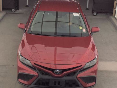 Used 2021 Toyota Camry SE FWD image 2