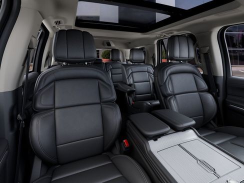 New 2027 Lincoln Navigator Reserve RWD image 10