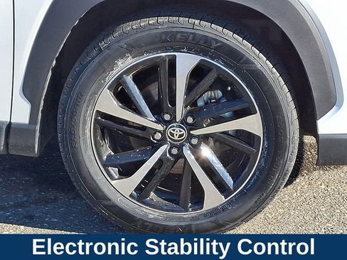 Used 2023 Toyota Corolla Cross XSE image 9