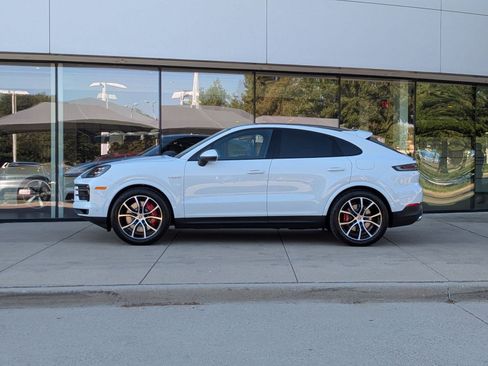 New 2026 Porsche Cayenne S image 2