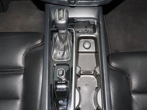 Used 2019 Volvo XC60 T5 Momentum w/ Multimedia Package image 22