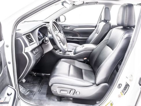 Used 2019 Toyota Highlander XLE AWD/4WD image 26