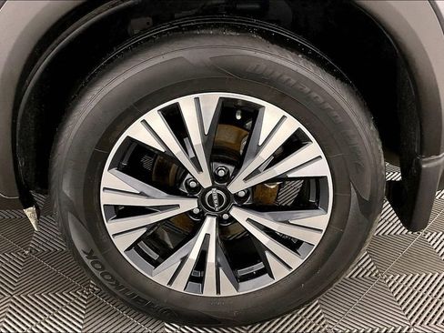 Used 2022 Nissan Rogue SV image 11