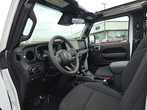 Used 2025 Jeep Wrangler Unlimited Rubicon 4xe w/ Safety Group AWD/4WD image 22