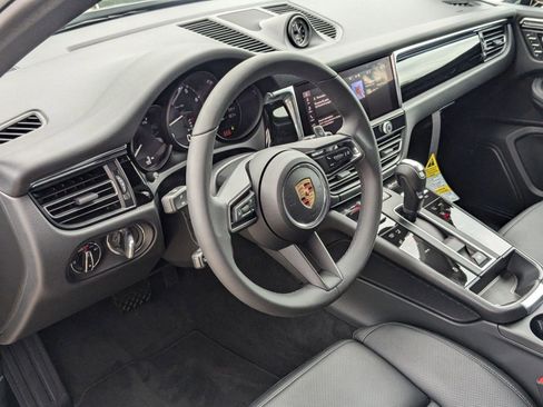 Used 2025 Porsche Macan image 4