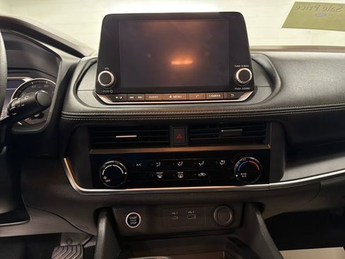 Used 2023 Nissan Rogue S image 22