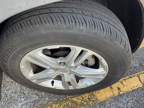 Used 2019 GMC Terrain SLE w/ LPO, Floor Liner Package FWD image 8