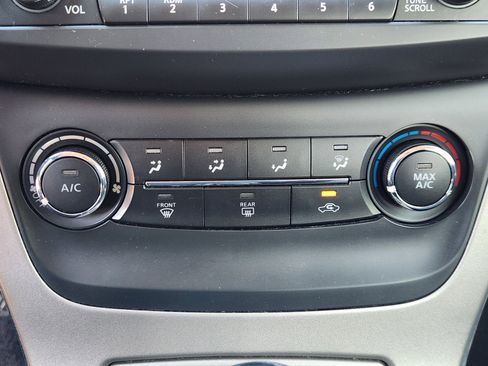 Used 2015 Nissan Sentra SV w/ Cold Weather Package FWD image 19
