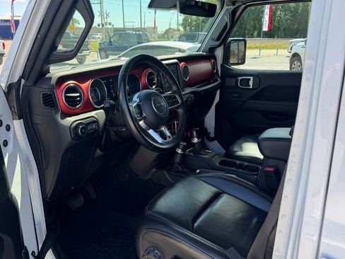 Used 2021 Jeep Wrangler Unlimited Rubicon AWD/4WD image 10