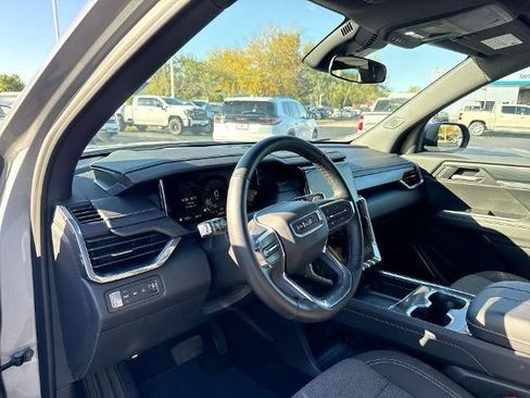 Used 2025 GMC Acadia Elevation image 10